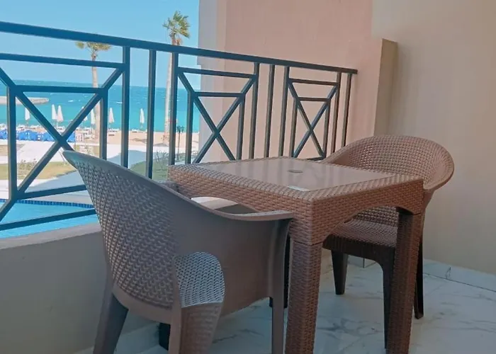 جوليانا بيتش ريزورت *